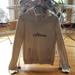 Hollister Cream Colored Hoodie - Large